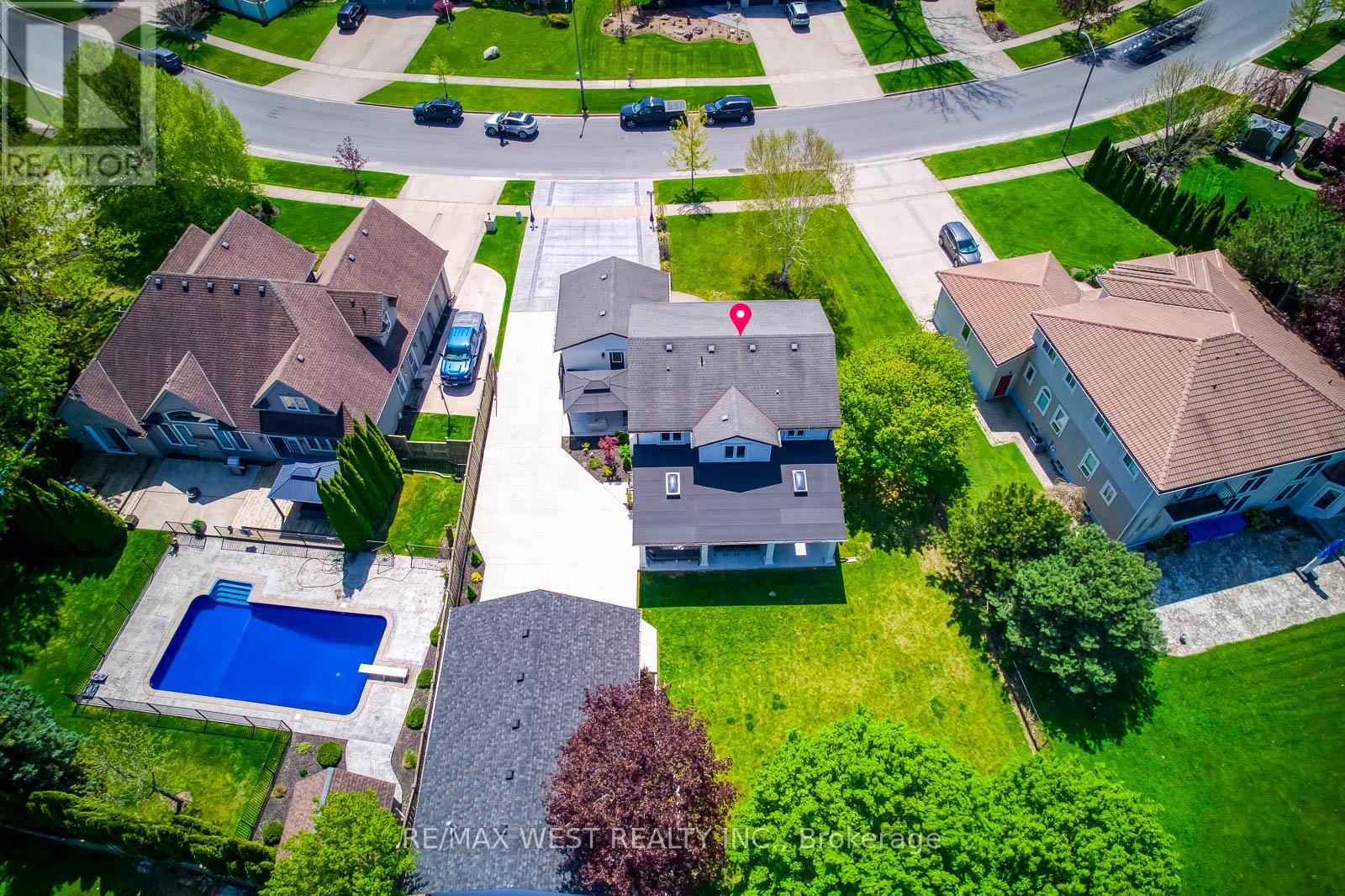 8077 Mount Carmel Boulevard, Niagara Falls, Ontario  L2H 2Y8 - Photo 4 - X12503810