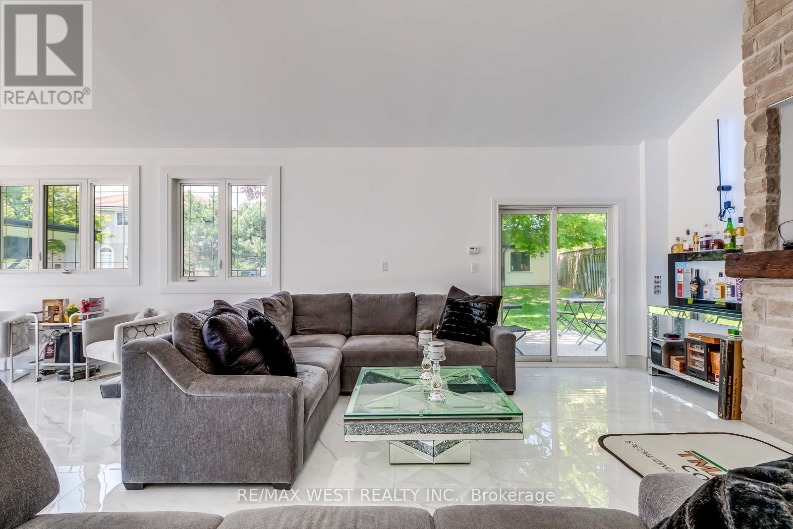 8077 Mount Carmel Boulevard, Niagara Falls, Ontario  L2H 2Y8 - Photo 44 - X12503810