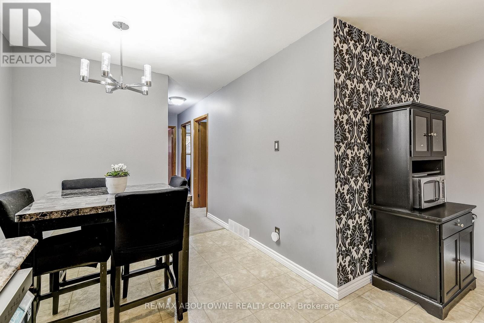 211 East 8th Street, Hamilton, Ontario  L9A 3L7 - Photo 14 - X12503840