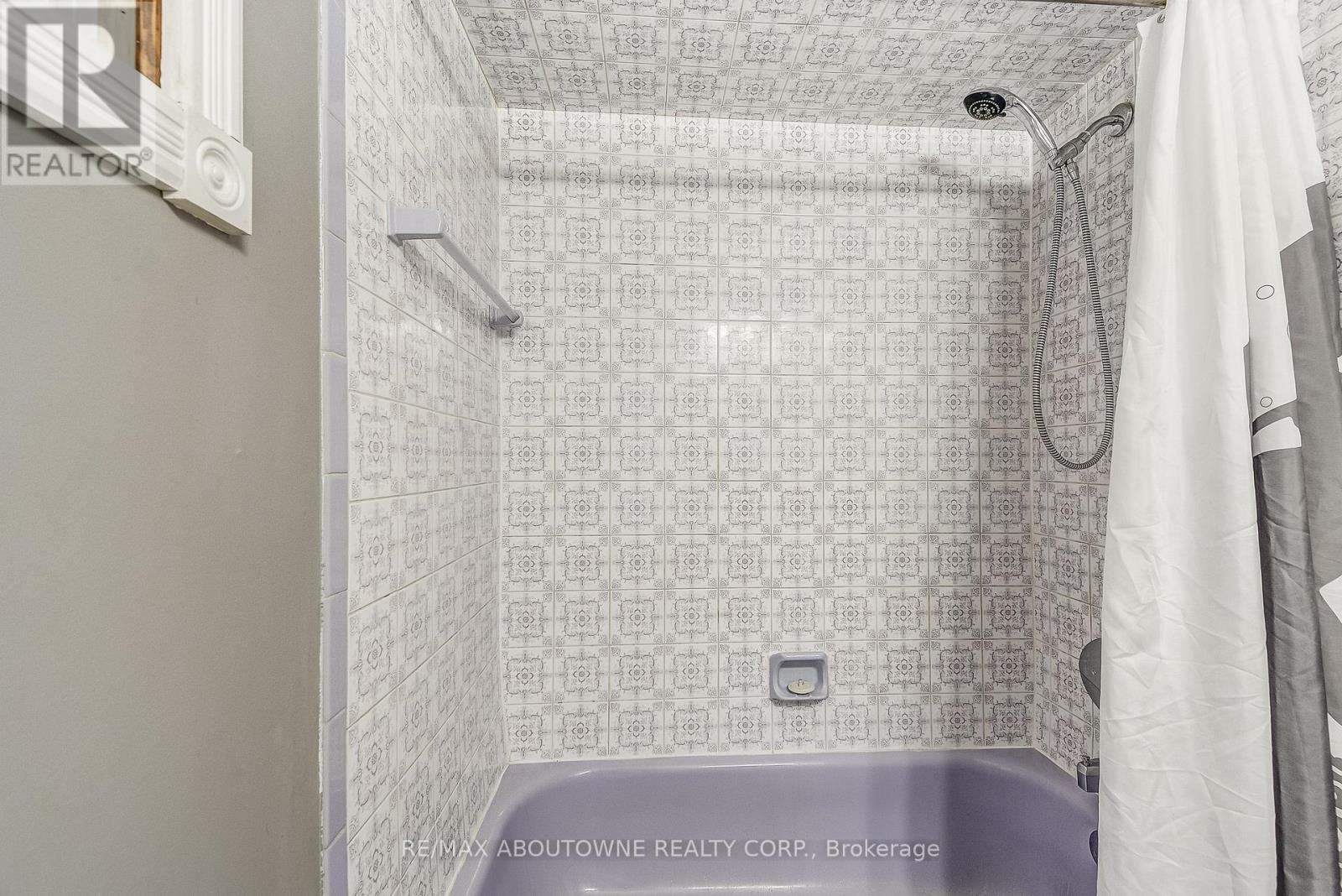 211 East 8th Street, Hamilton, Ontario  L9A 3L7 - Photo 23 - X12503840