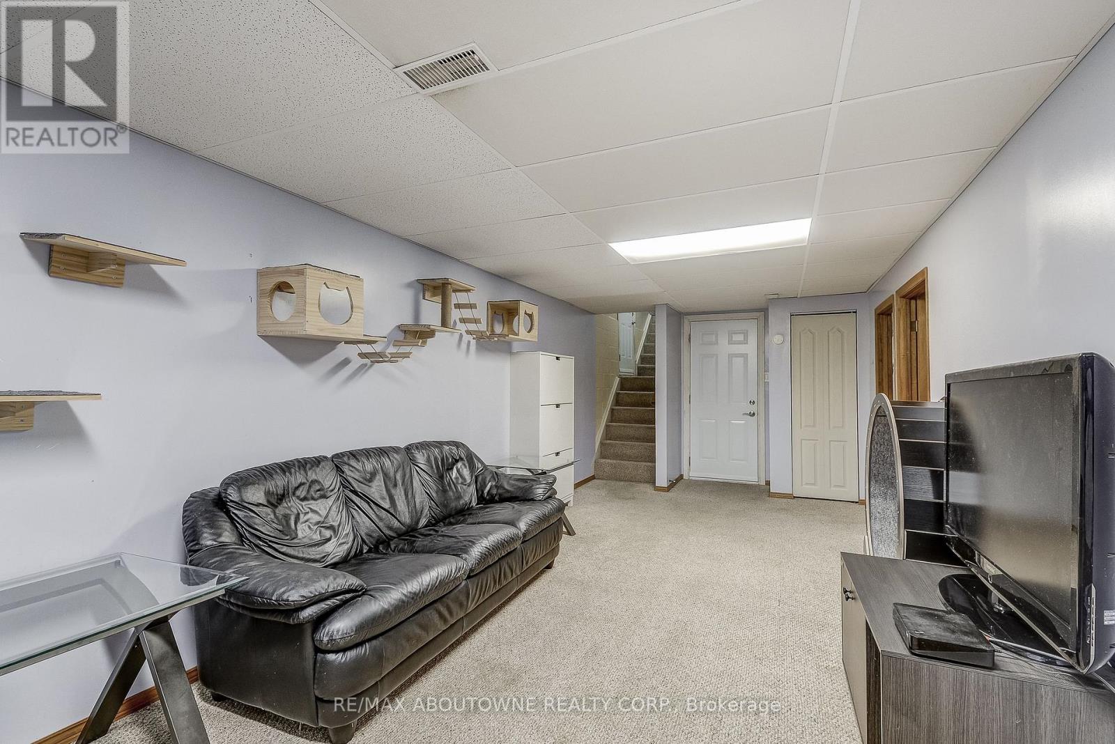 211 East 8th Street, Hamilton, Ontario  L9A 3L7 - Photo 28 - X12503840