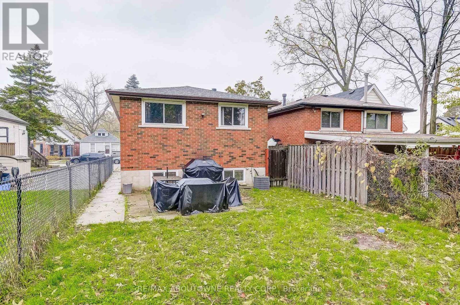 211 East 8th Street, Hamilton, Ontario  L9A 3L7 - Photo 35 - X12503840