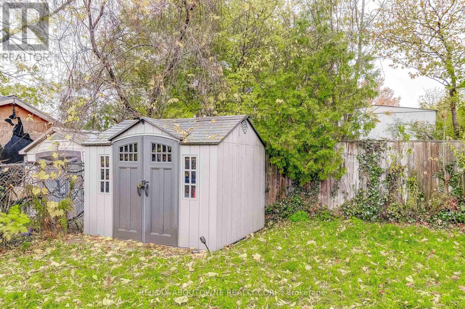 211 East 8th Street, Hamilton, Ontario  L9A 3L7 - Photo 36 - X12503840