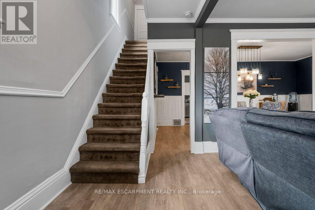 6 Glanville Avenue, Brantford, Ontario  N3S 2Y7 - Photo 7 - X12503864