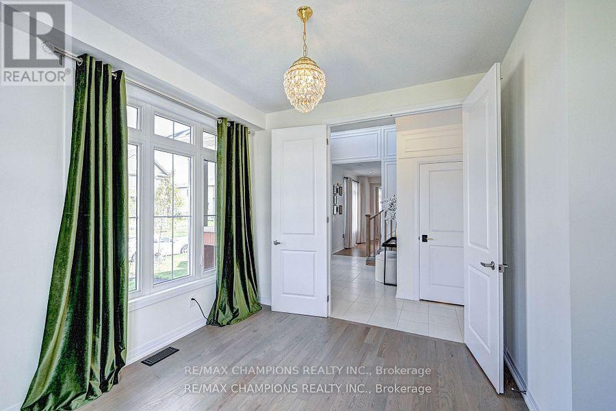 216 Newman Drive, Cambridge, Ontario  N1S 4Y6 - Photo 11 - X12503876