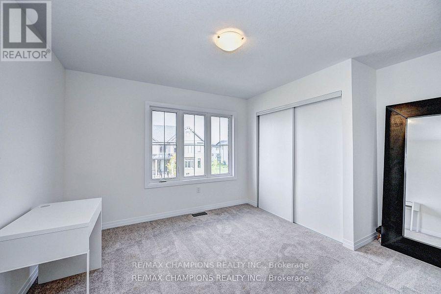 216 Newman Drive, Cambridge, Ontario  N1S 4Y6 - Photo 4 - X12503876