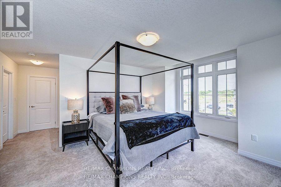 216 Newman Drive, Cambridge, Ontario  N1S 4Y6 - Photo 5 - X12503876