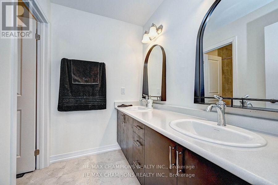 216 Newman Drive, Cambridge, Ontario  N1S 4Y6 - Photo 6 - X12503876