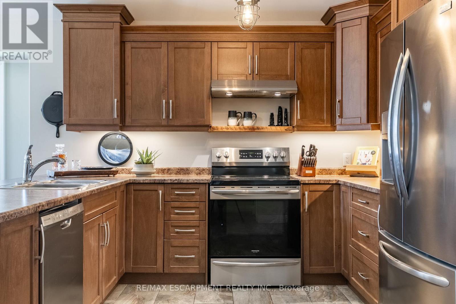 9 Richard Crescent, West Lincoln, Ontario  L0R 2A0 - Photo 10 - X12504010