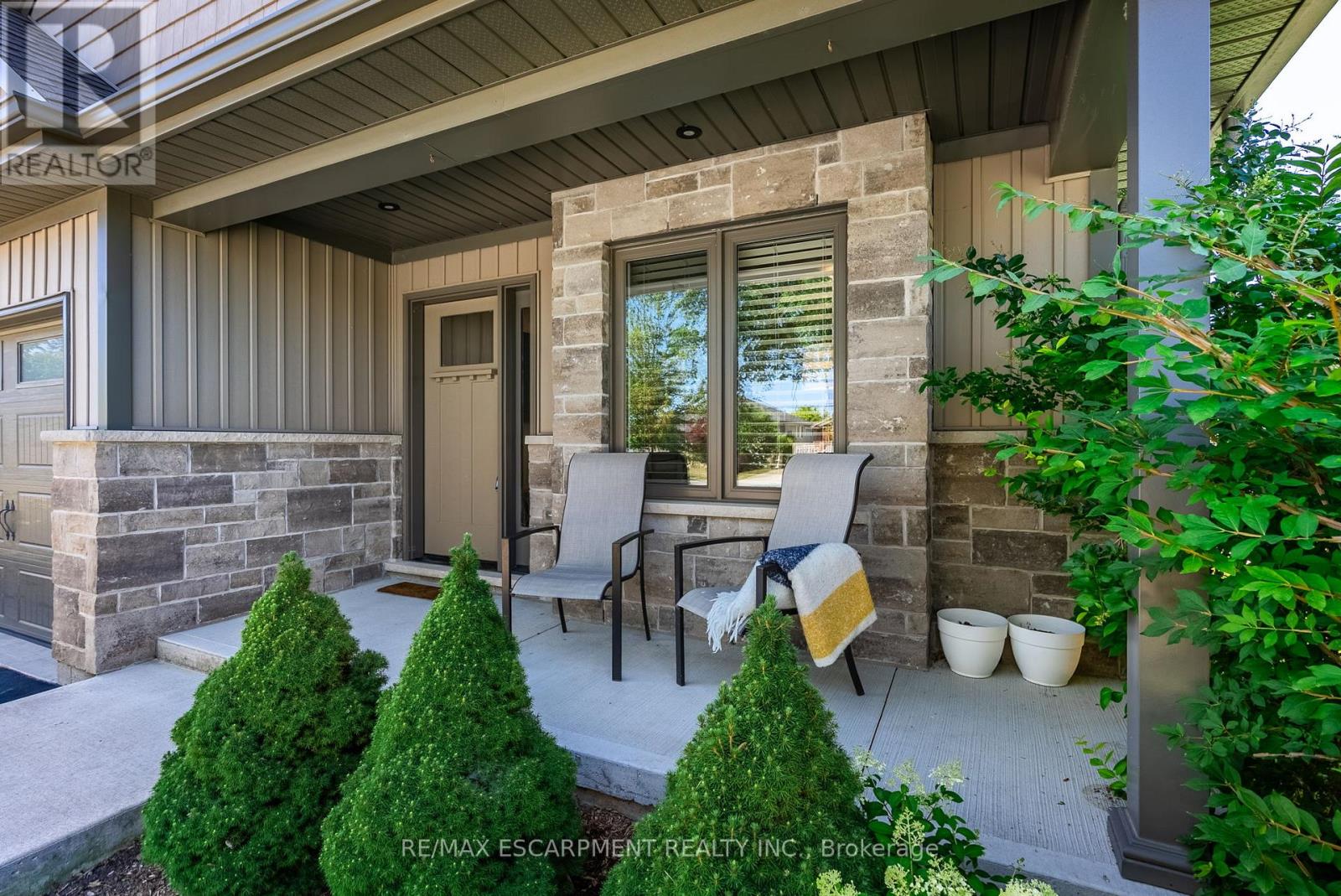 9 Richard Crescent, West Lincoln, Ontario  L0R 2A0 - Photo 3 - X12504010