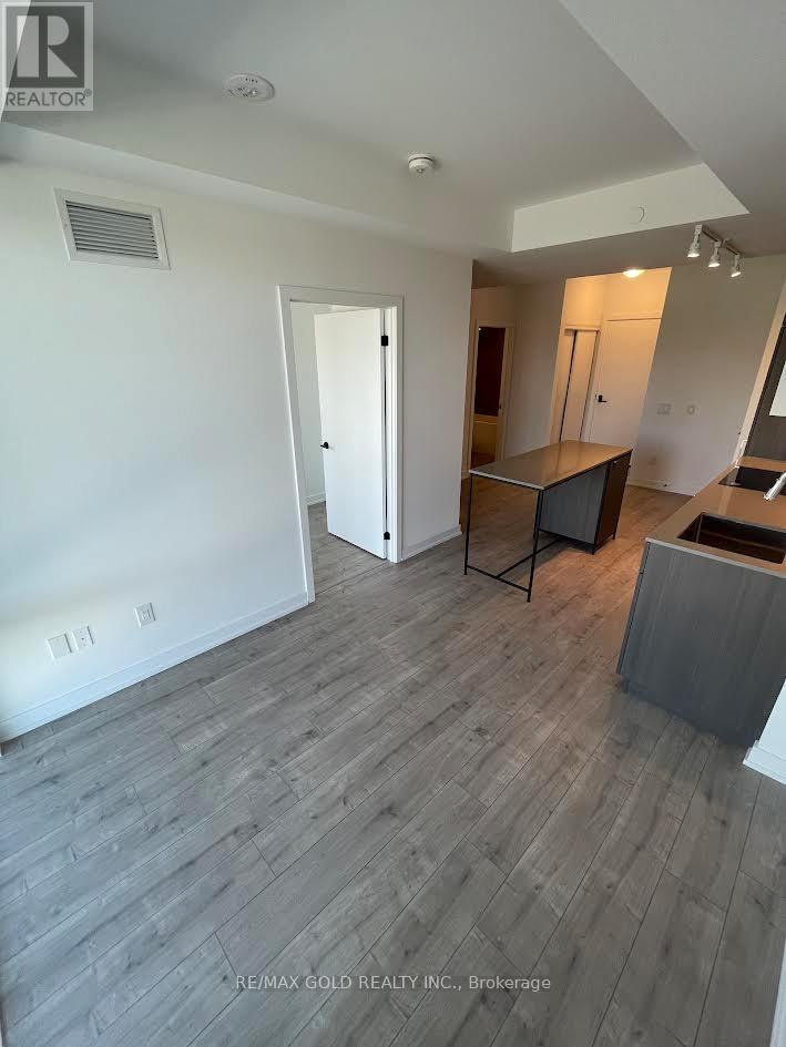 340 - 215 Lakeshore Road, Mississauga, Ontario  L5H 0A7 - Photo 8 - W12503584