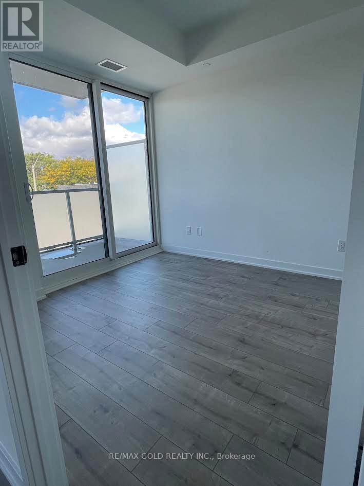 340 - 215 Lakeshore Road, Mississauga, Ontario  L5H 0A7 - Photo 9 - W12503584