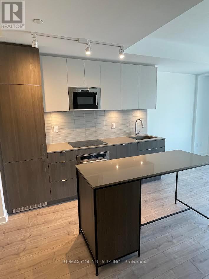 340 - 215 Lakeshore Road, Mississauga, Ontario  L5H 0A7 - Photo 3 - W12503584