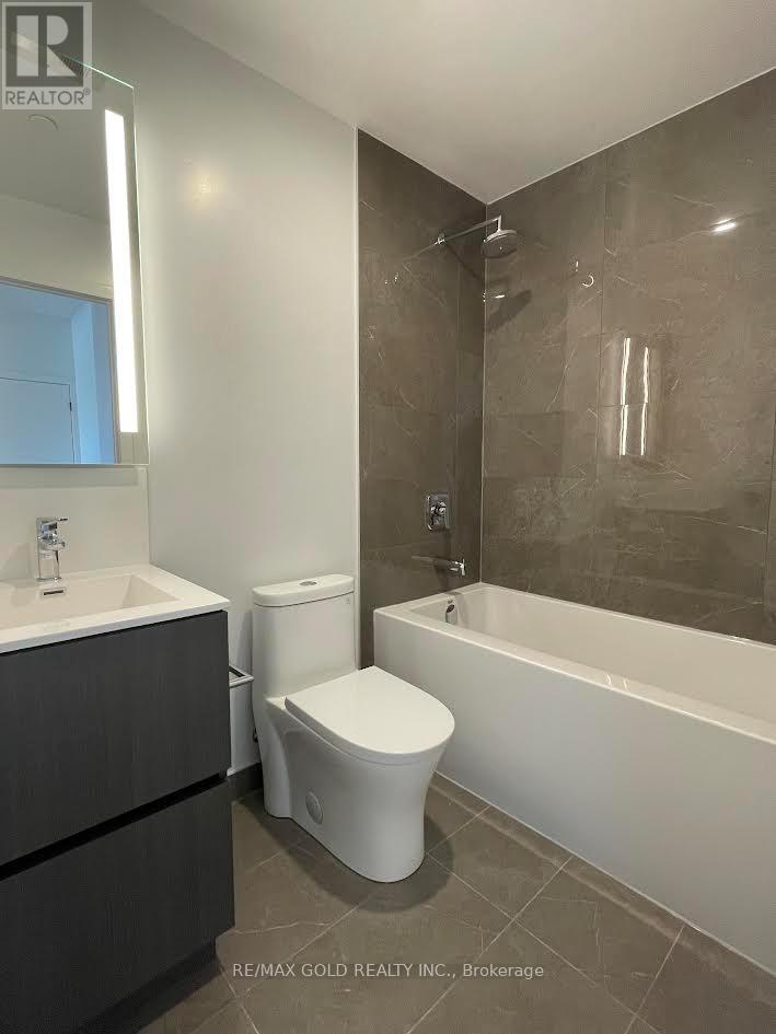 340 - 215 Lakeshore Road, Mississauga, Ontario  L5H 0A7 - Photo 6 - W12503584