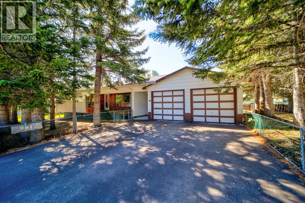 901 230 Street, Hillcrest, Alberta