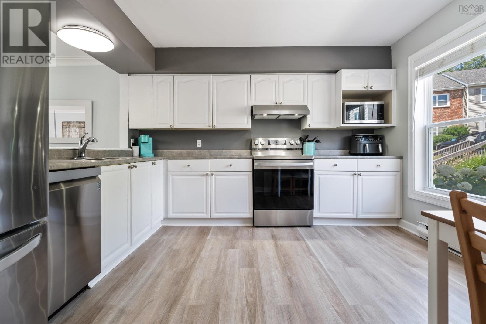 128 Rutledge Street, Bedford, Nova Scotia  B4A 1X6 - Photo 3 - 202518734