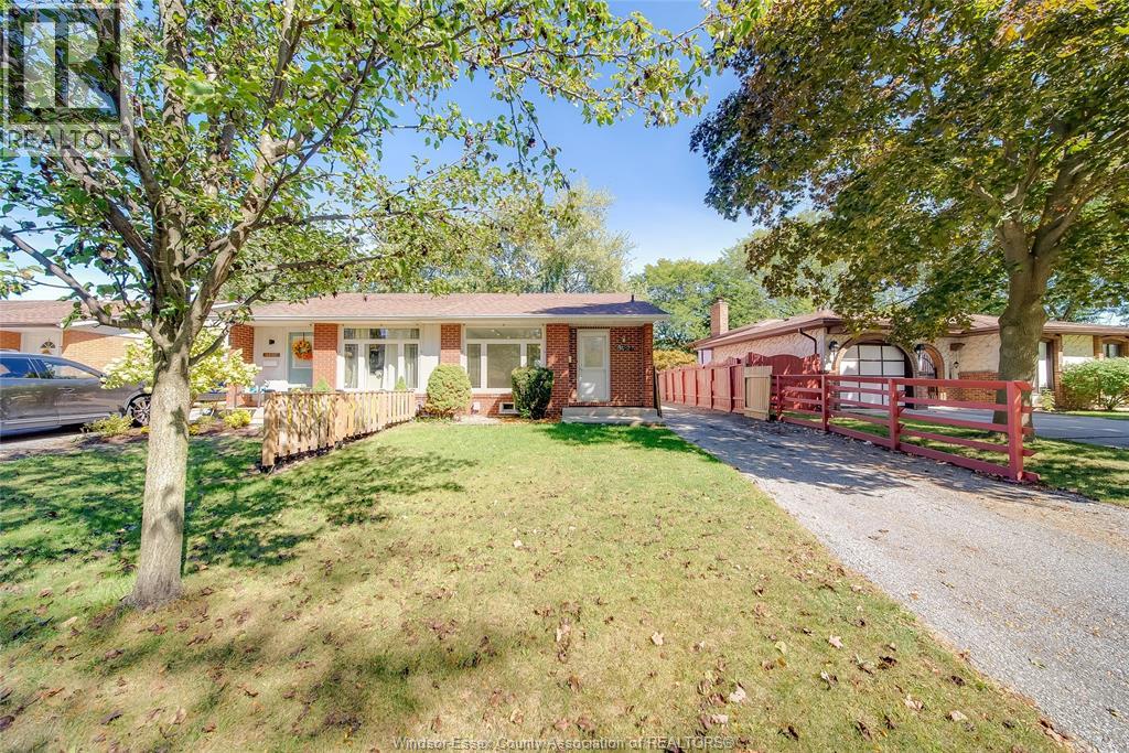 9482 Ryerson, Windsor, Ontario  N8R 1V5 - Photo 3 - 25027266