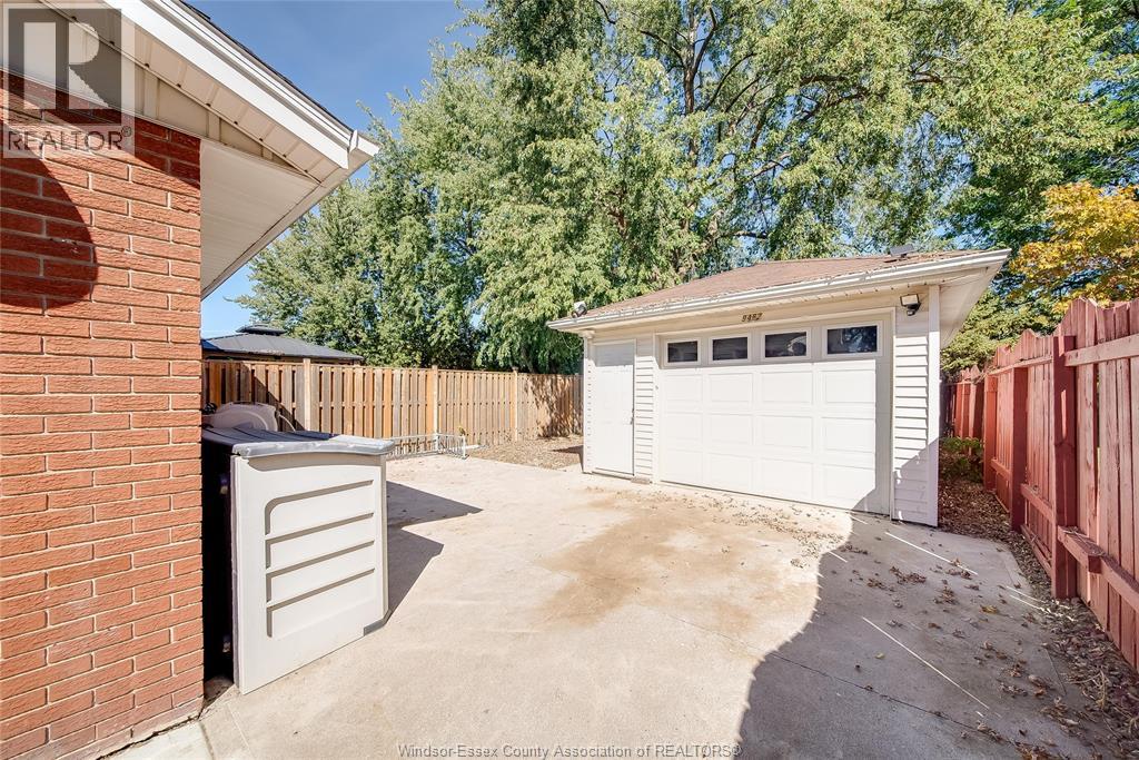 9482 Ryerson, Windsor, Ontario  N8R 1V5 - Photo 46 - 25027266