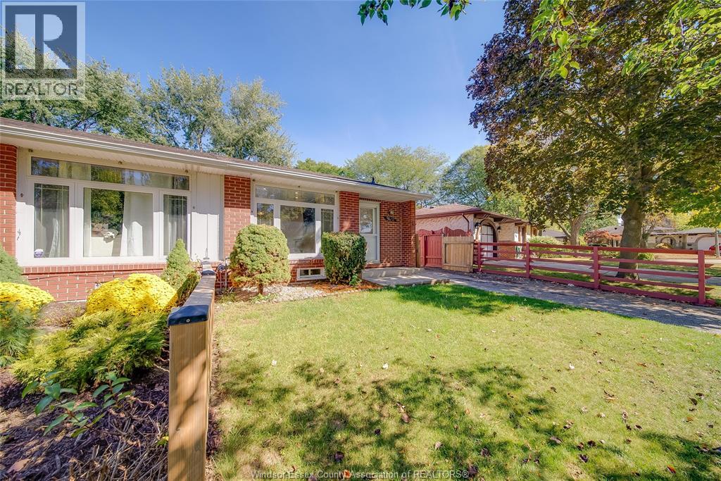 9482 Ryerson, Windsor, Ontario  N8R 1V5 - Photo 2 - 25027266