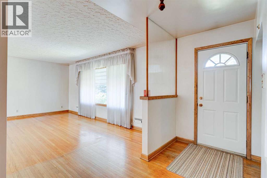 4308 2 Street Nw, Calgary, Alberta  T2K 0Z1 - Photo 4 - A2263846