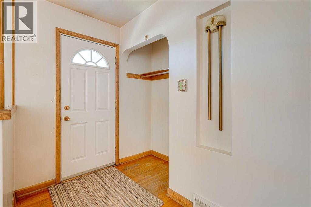 4308 2 Street Nw, Calgary, Alberta  T2K 0Z1 - Photo 3 - A2263846