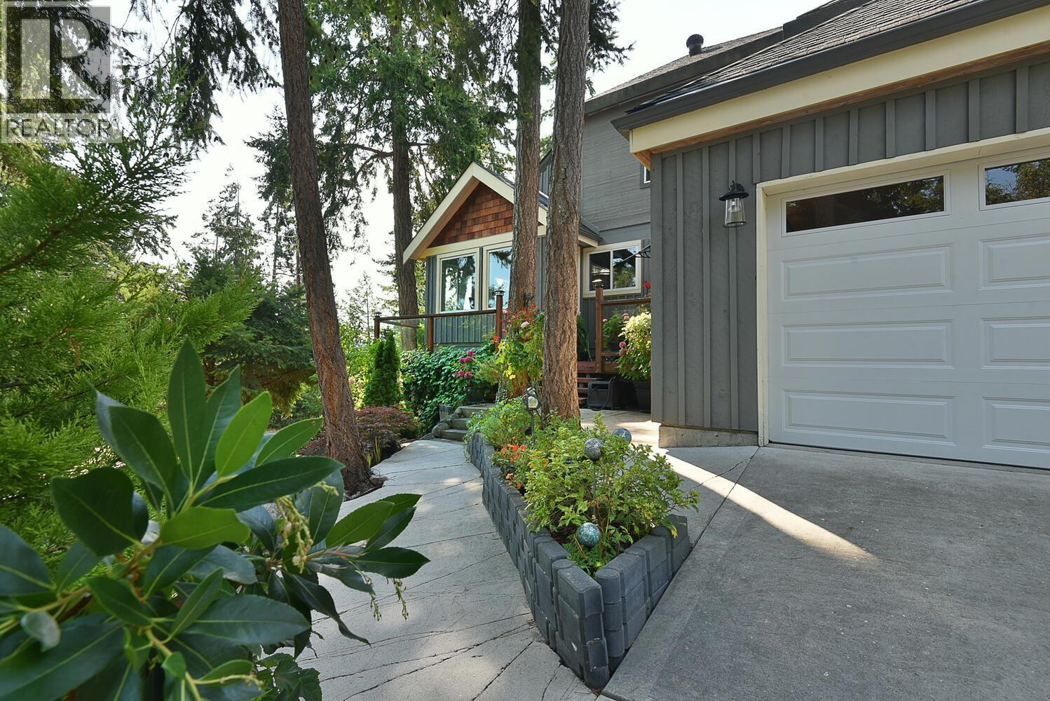 9196 Truman Road, Halfmoon Bay, British Columbia  V7Z 1B5 - Photo 3 - R3043381