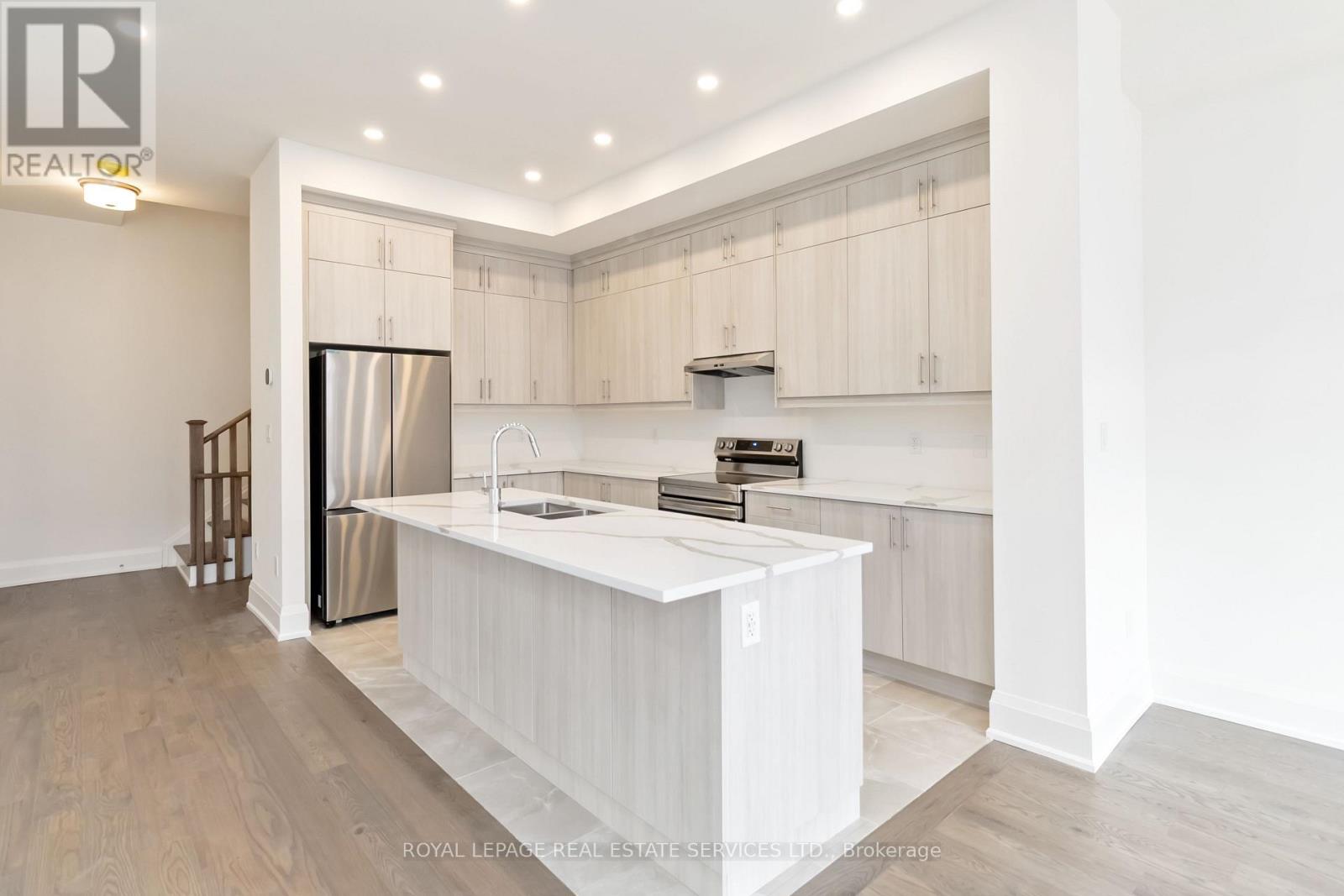 3303 Taha Gardens, Oakville, Ontario  L6M 5R9 - Photo 10 - W12482145