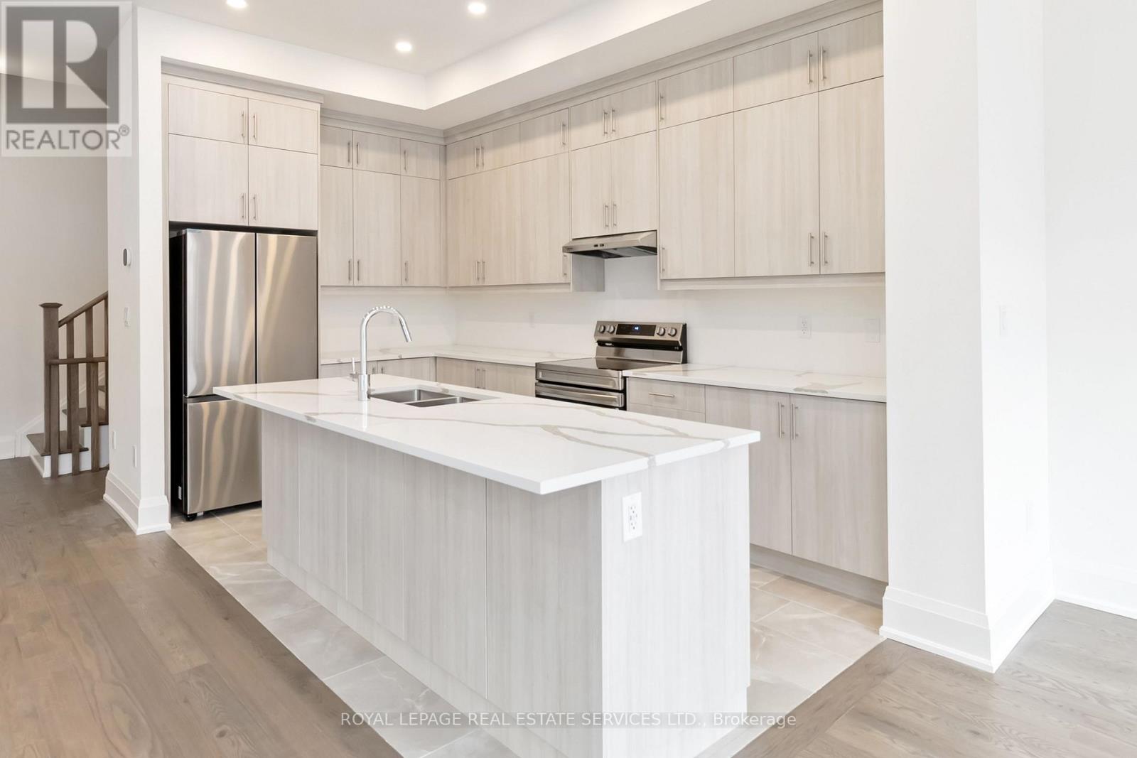 3303 Taha Gardens, Oakville, Ontario  L6M 5R9 - Photo 15 - W12482145