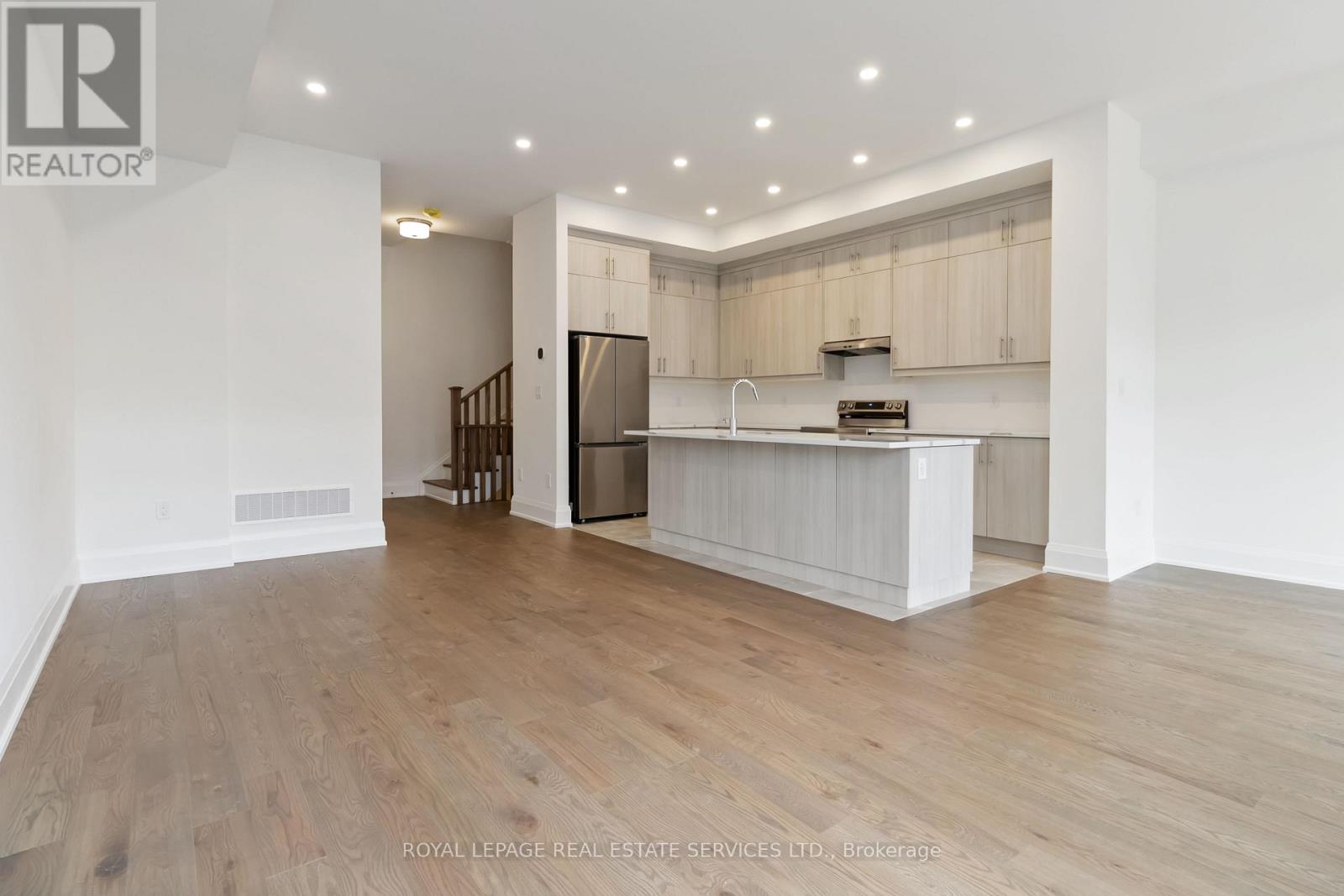 3303 Taha Gardens, Oakville, Ontario  L6M 5R9 - Photo 19 - W12482145