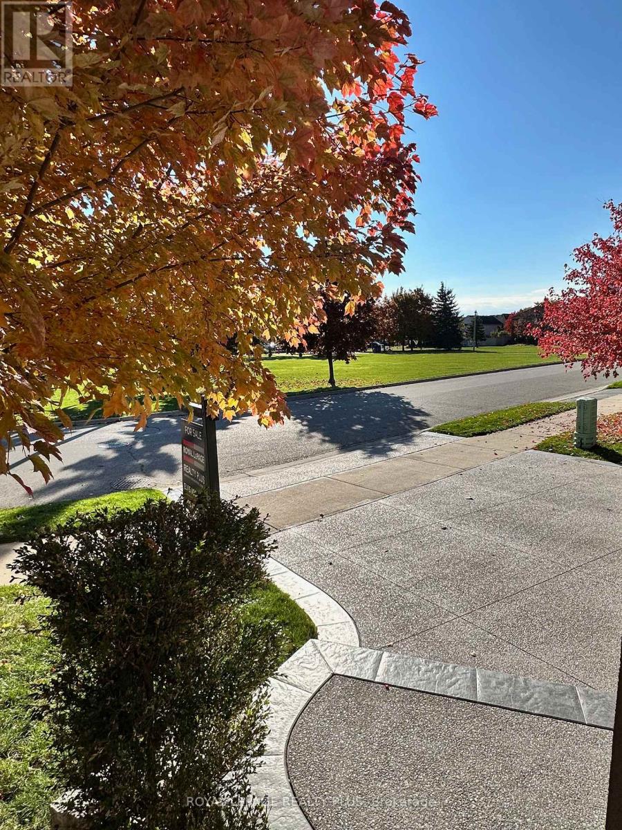 20 Navy Crescent, Brampton, Ontario  L7A 1P3 - Photo 5 - W12491028