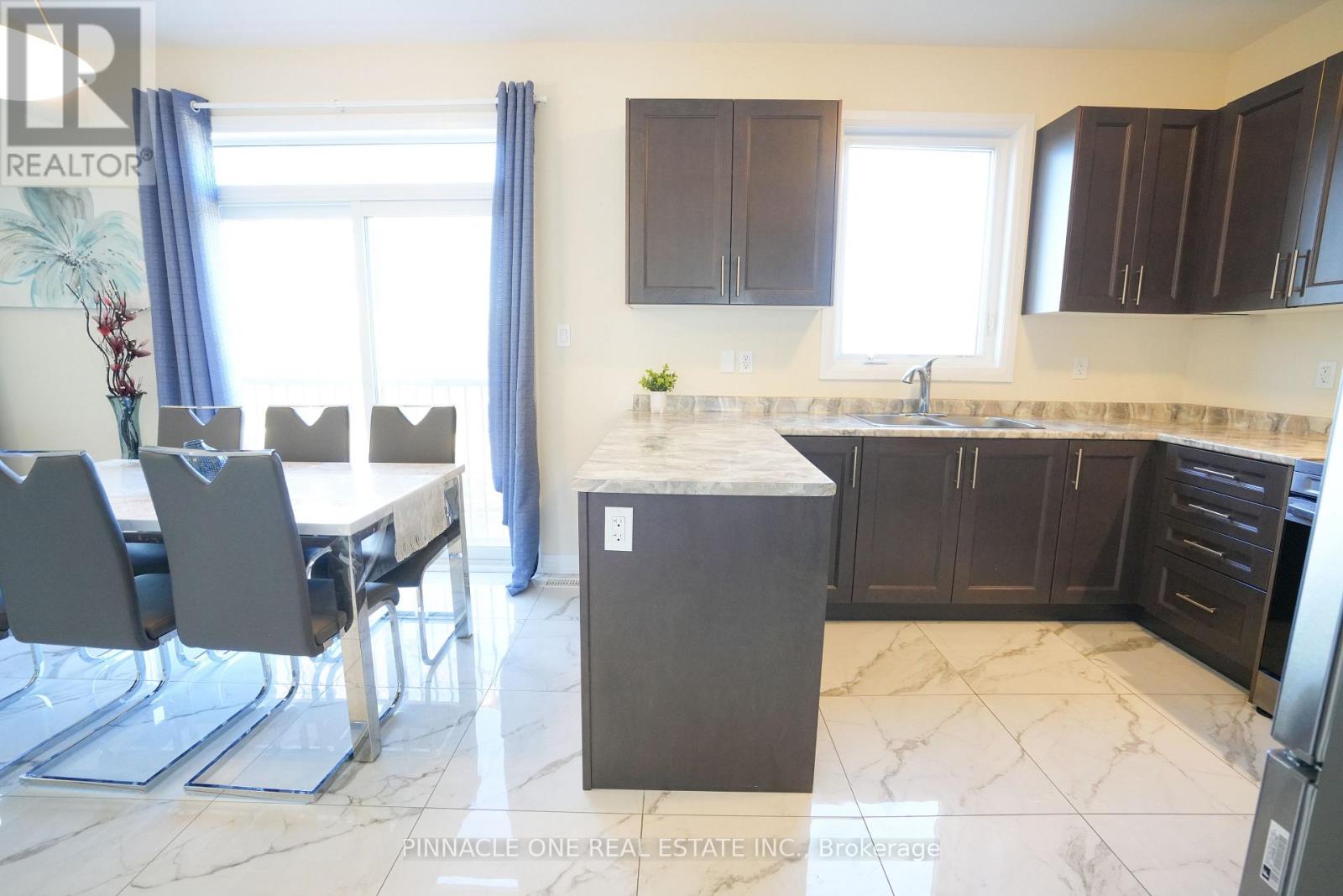 21 Carew Boulevard, Kawartha Lakes, Ontario  K9V 0P6 - Photo 13 - X12493020