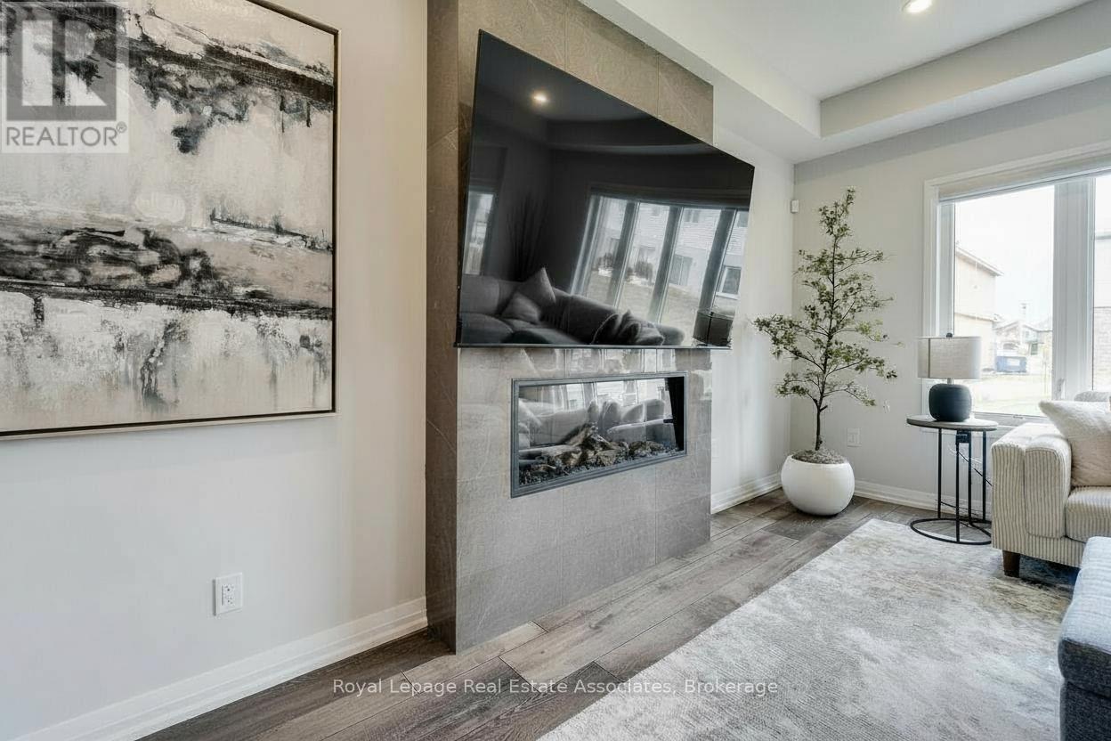 87 Acacia Road, Pelham, Ontario  L0S 1E1 - Photo 6 - X12442662