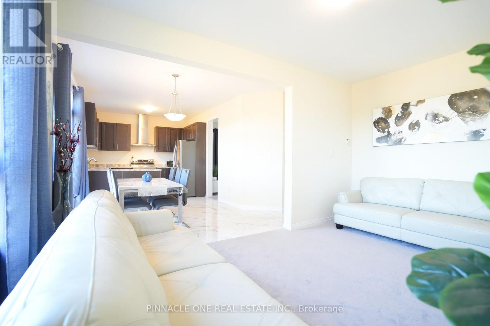 21 Carew Boulevard, Kawartha Lakes, Ontario  K9V 0P6 - Photo 15 - X12493020