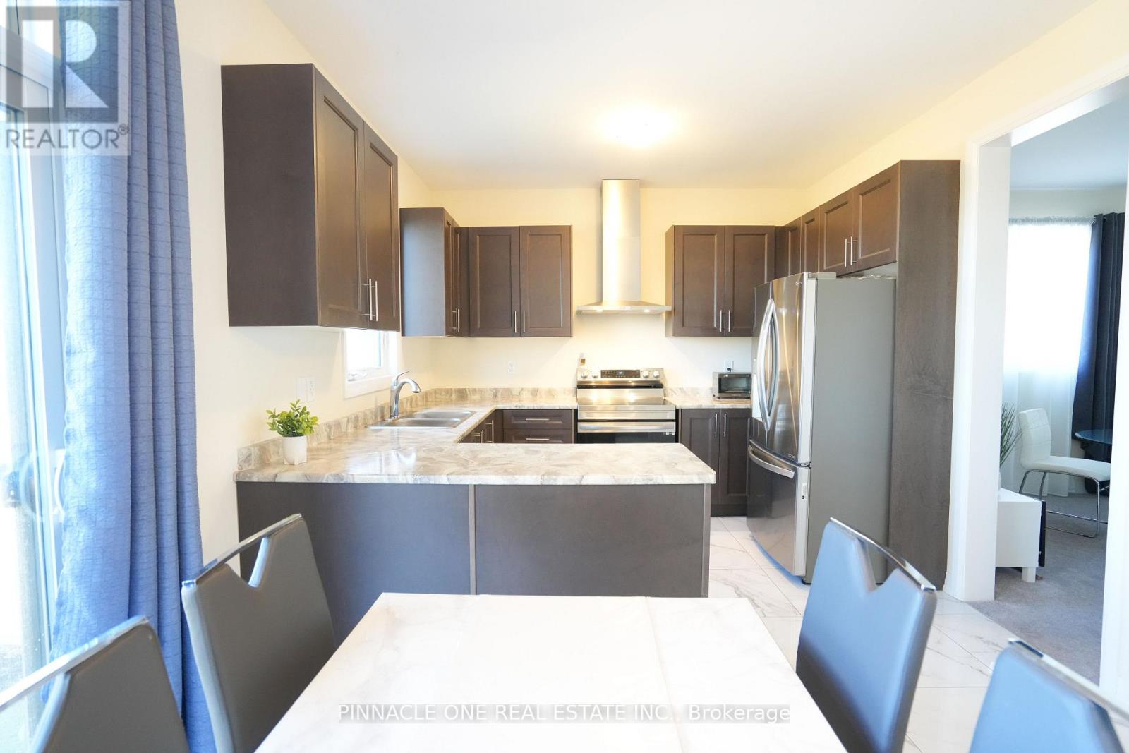 21 Carew Boulevard, Kawartha Lakes, Ontario  K9V 0P6 - Photo 9 - X12493020