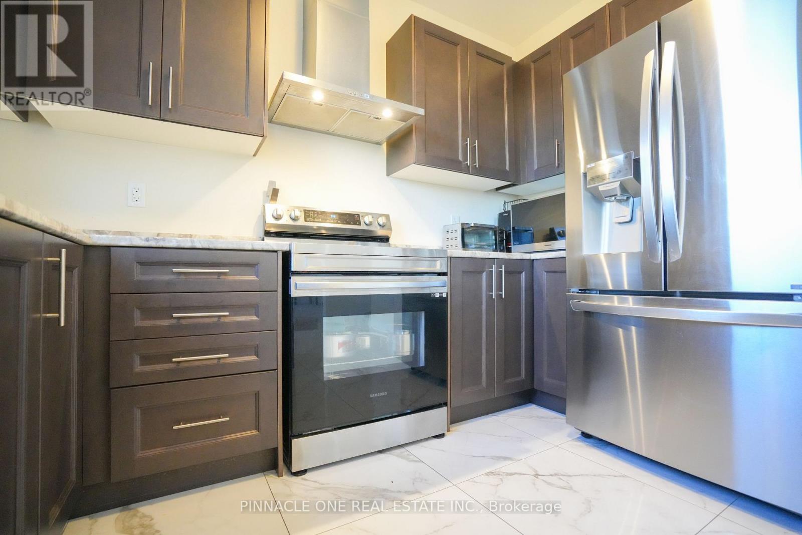 21 Carew Boulevard, Kawartha Lakes, Ontario  K9V 0P6 - Photo 5 - X12493020