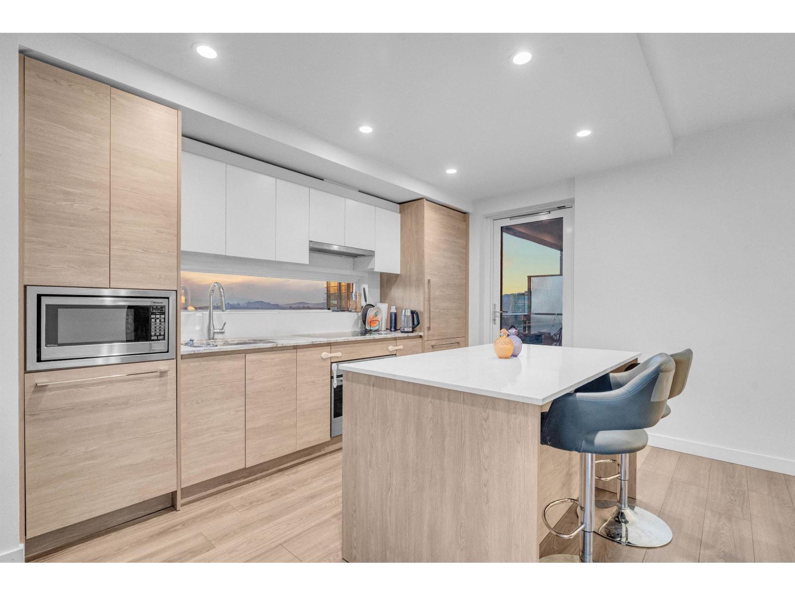 2703 13615 Fraser Highway, Surrey, British Columbia V3T 0P7 - Photo 5 - R3063548