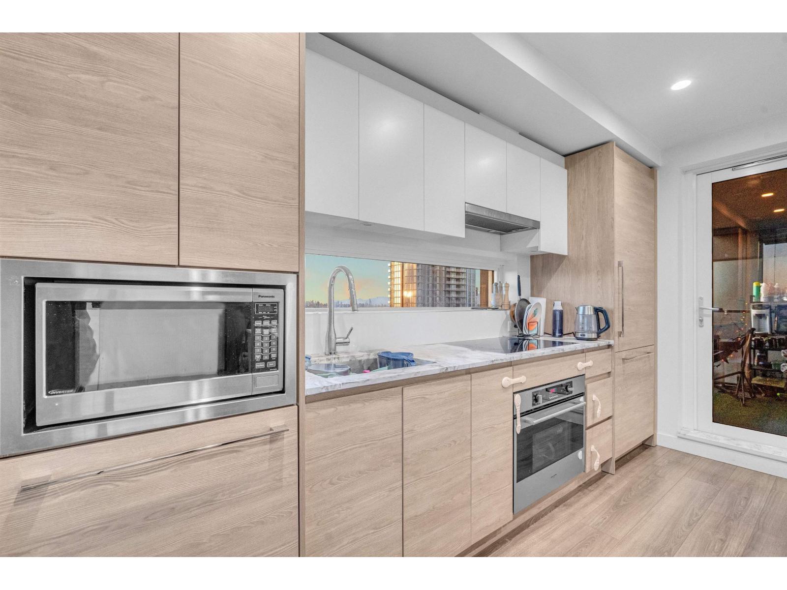 2703 13615 Fraser Highway, Surrey, British Columbia V3T 0P7 - Photo 4 - R3063548