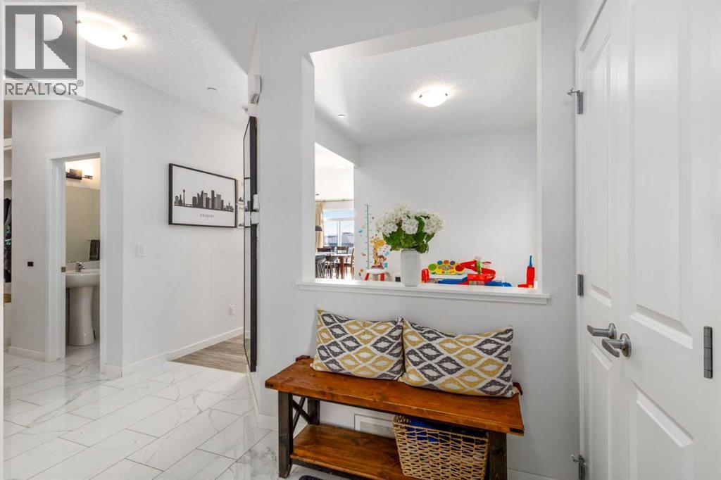 27 Lucas Terrace Nw, Calgary, Alberta  T3P 1P9 - Photo 4 - A2264746