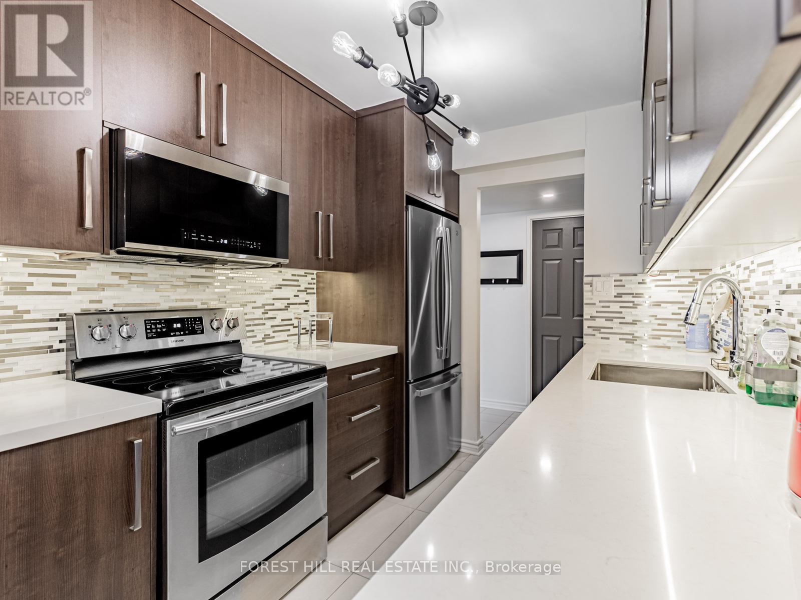 902 - 47 St Clair Avenue W, Toronto, Ontario  M4V 3A5 - Photo 12 - C12504156