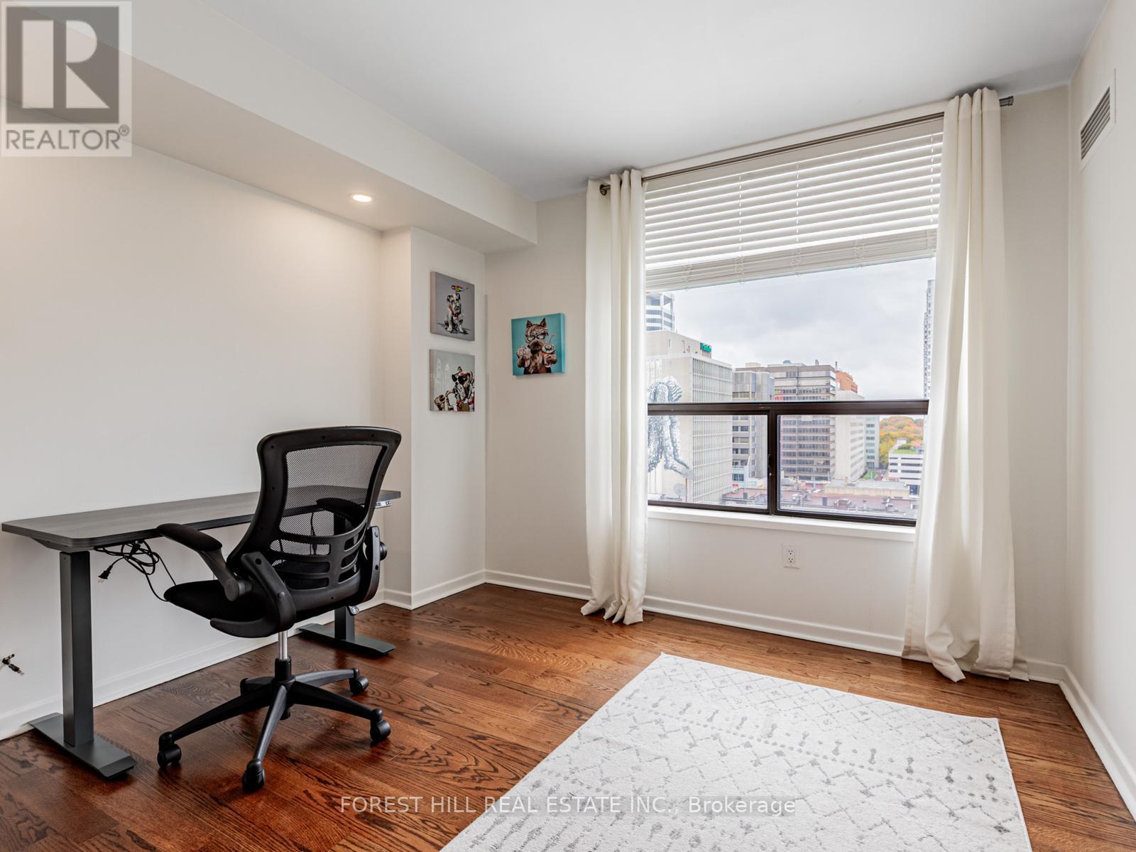 902 - 47 St Clair Avenue W, Toronto, Ontario  M4V 3A5 - Photo 17 - C12504156