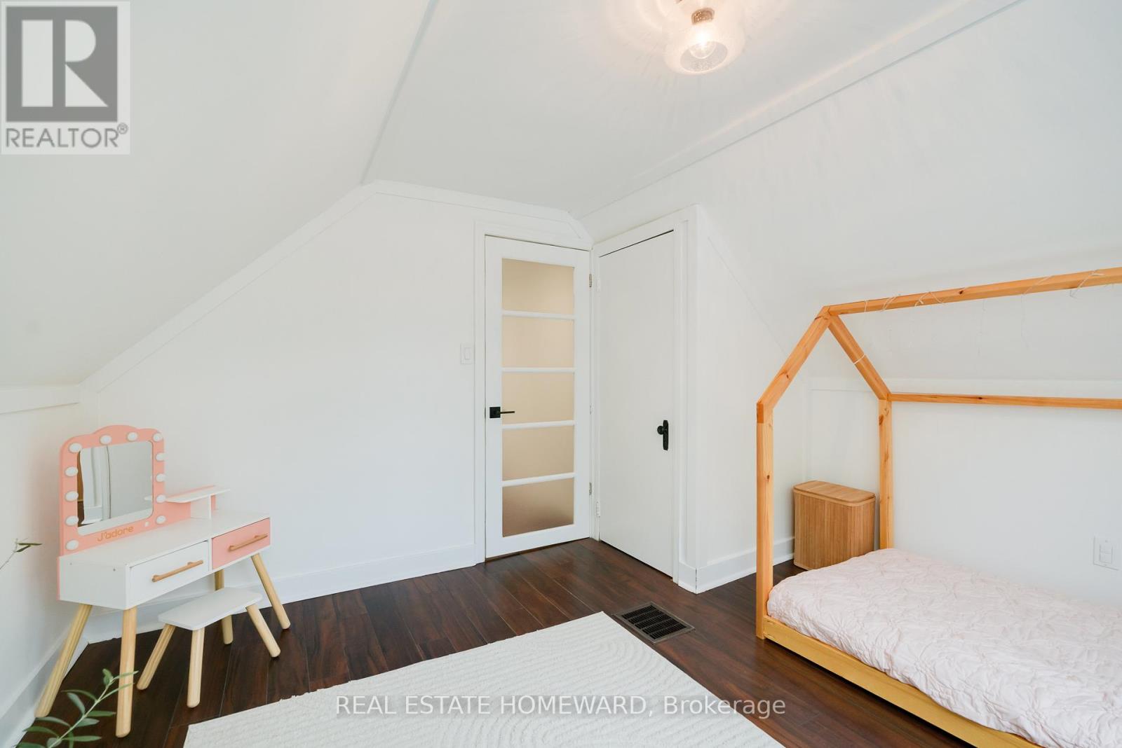 10 Norlong Boulevard, Toronto, Ontario  M4C 3W6 - Photo 22 - E12504090