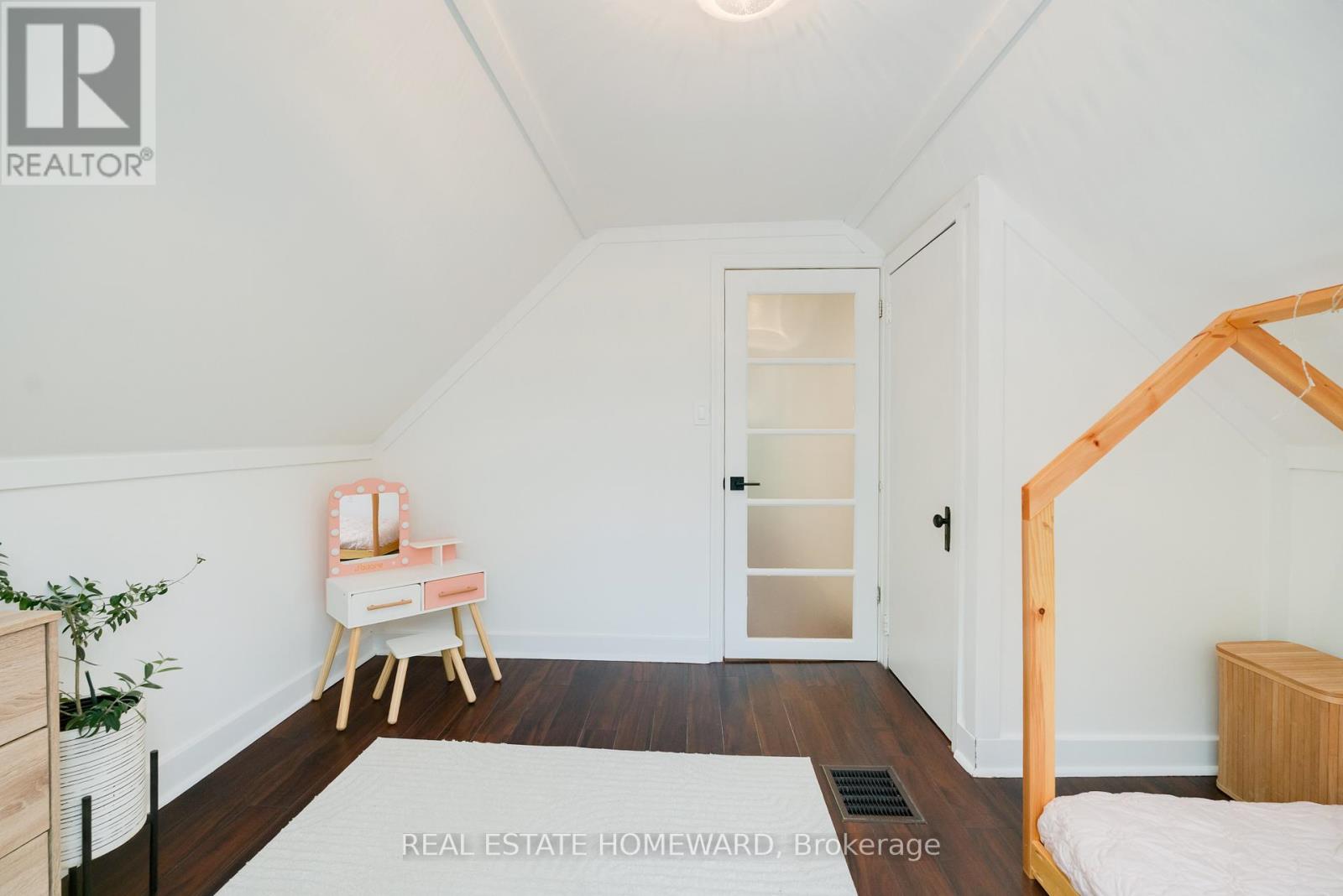 10 Norlong Boulevard, Toronto, Ontario  M4C 3W6 - Photo 23 - E12504090