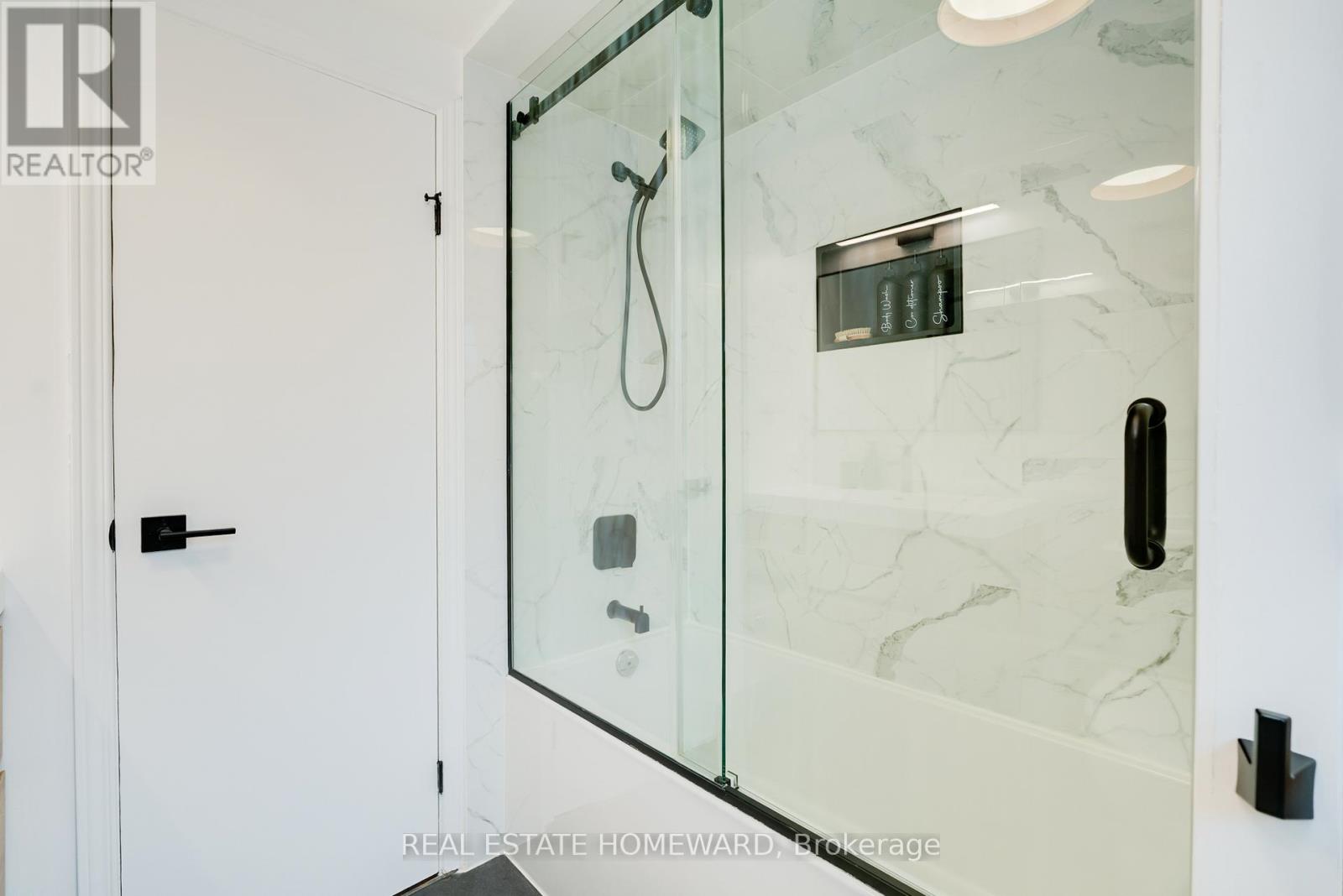 10 Norlong Boulevard, Toronto, Ontario  M4C 3W6 - Photo 28 - E12504090