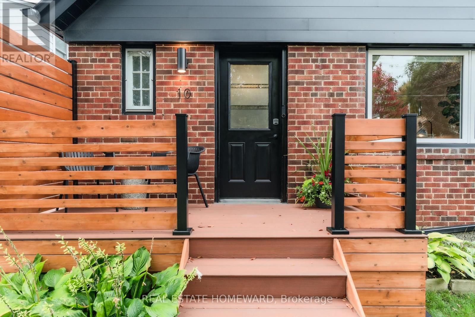 10 Norlong Boulevard, Toronto, Ontario  M4C 3W6 - Photo 3 - E12504090