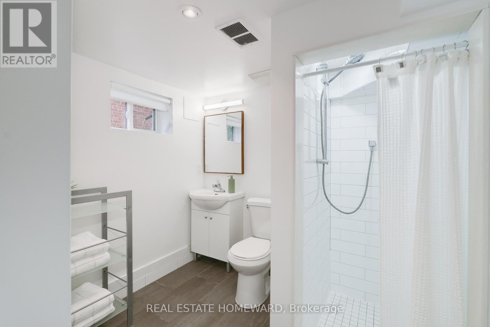 10 Norlong Boulevard, Toronto, Ontario  M4C 3W6 - Photo 37 - E12504090