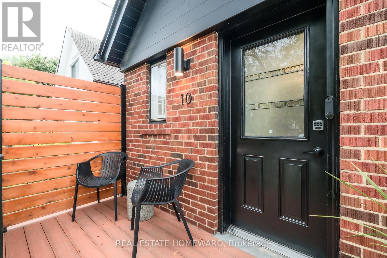 10 Norlong Boulevard, Toronto, Ontario  M4C 3W6 - Photo 4 - E12504090