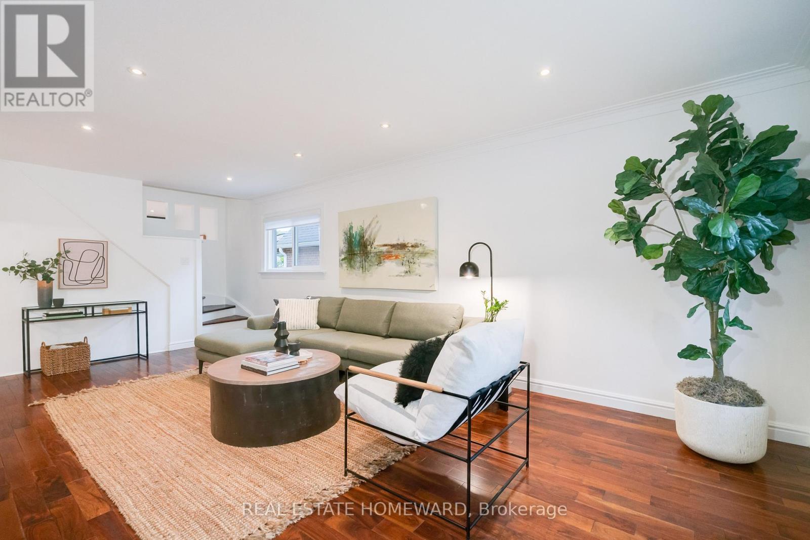 10 Norlong Boulevard, Toronto, Ontario  M4C 3W6 - Photo 6 - E12504090