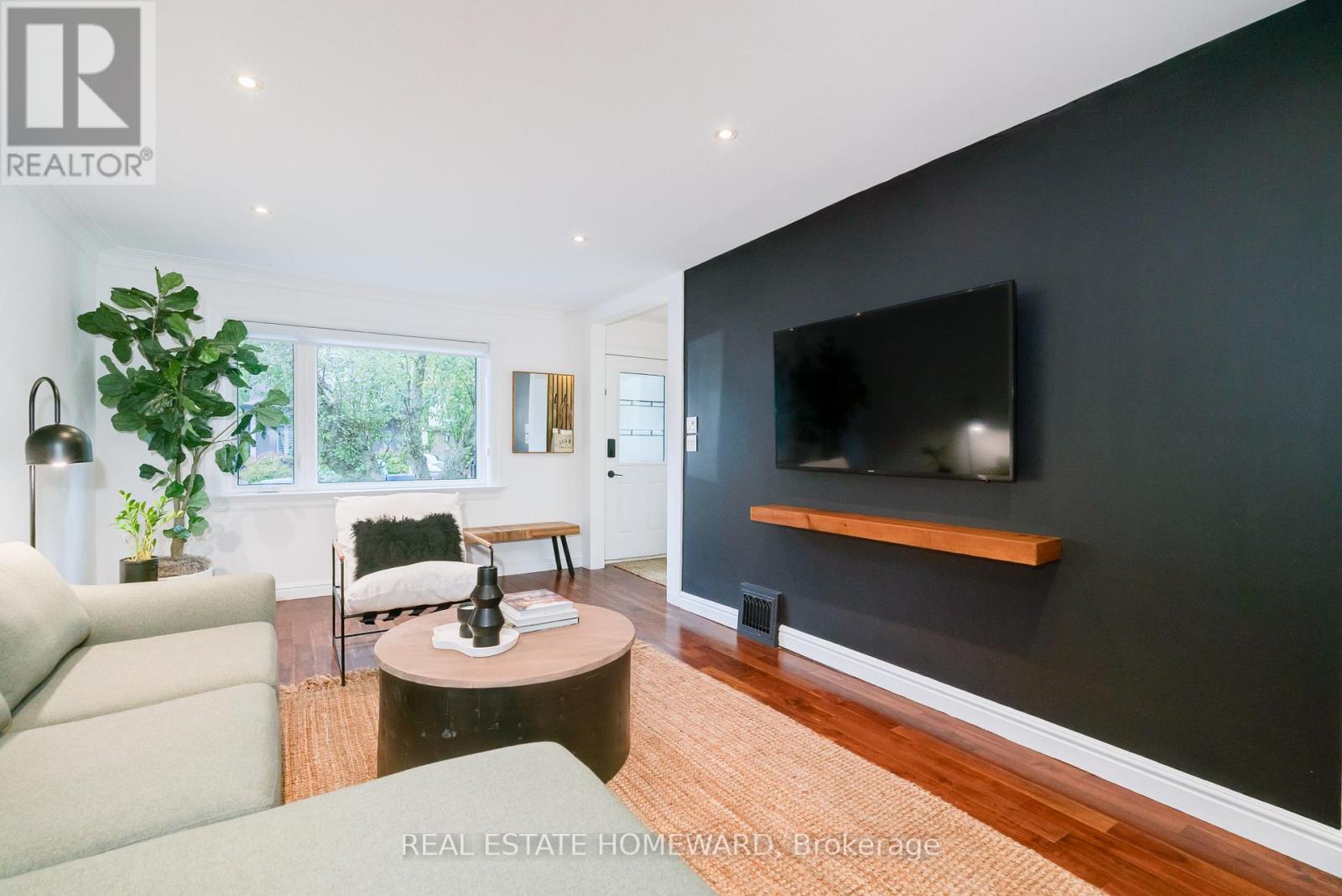 10 Norlong Boulevard, Toronto, Ontario  M4C 3W6 - Photo 8 - E12504090