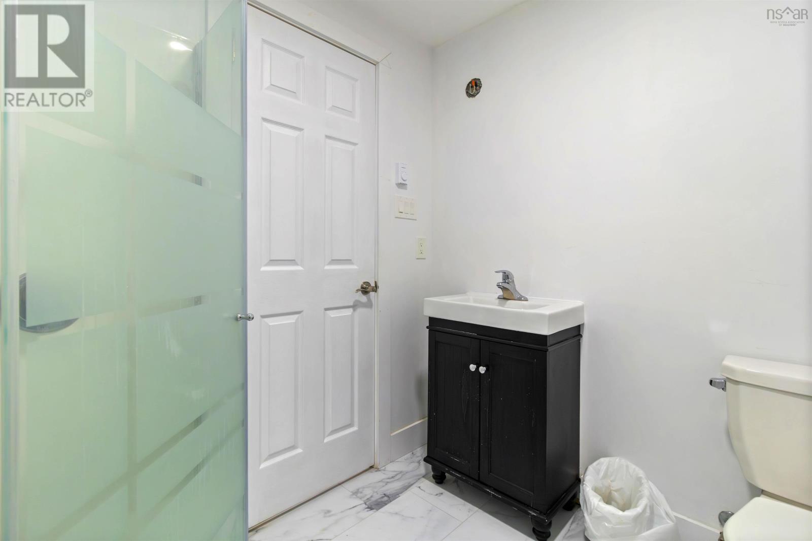 2 Thackeray Close, Halifax Regional Municipality, Nova Scotia  B3M 4G8 - Photo 31 - 202525098