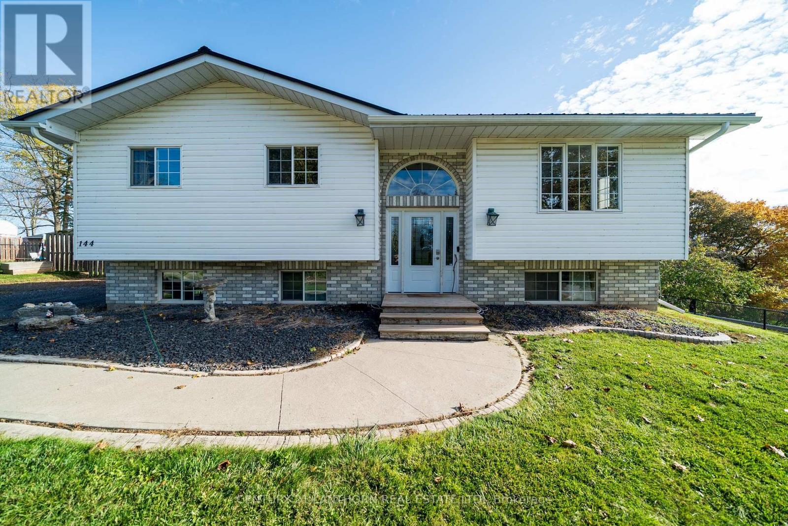 144 Centre Street, Deseronto, Ontario K0K 1X0 - Photo 1 - X12504332